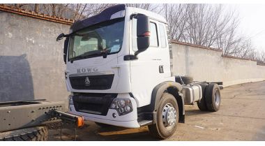 Sinotruk Howo 330 Tractor Truck will be sent to Kenya Nairobi 