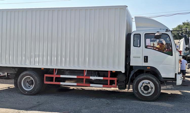 Howo 4x2 15T Light Cargo Van Box Truck for Sale Near Me in Kenya Nakuru